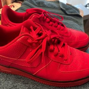 Gently used Nike Mens 9.5